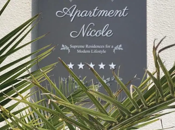 Nicole *
